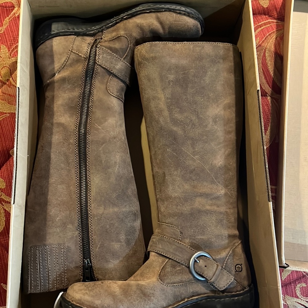 Ladies size 8 1/2 Born Samantha Boots in Antracite Suede